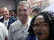 Girassóis de gratidão ao jornalista brasiliense, Carlos Bina, pela foto tão singular, ou seria plural?