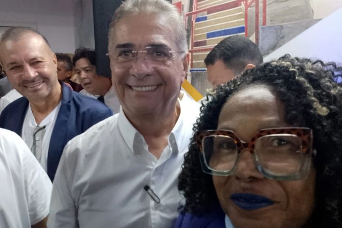 Girassóis de gratidão ao jornalista brasiliense, Carlos Bina, pela foto tão singular, ou seria plural?