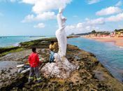 Obra de revitalização da estátua da Sereia é iniciada nesta quinta (22), na praia de Riacho Doce