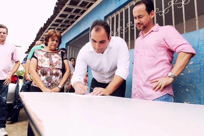 Prefeito Renato Filho assina ordem de serviço