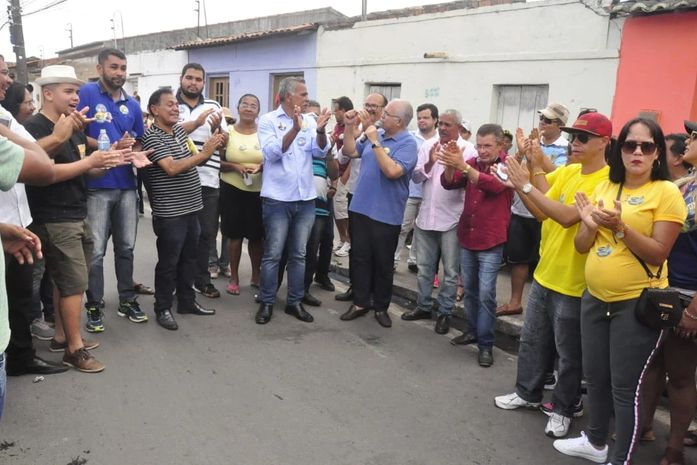 Tarcizo Freire realiza caminhada no bairro Brasília e recebe apoio de Teófilo