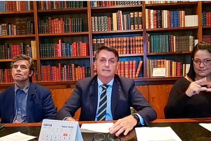 Ao lado do novo ministro, Bolsonaro defende retomada gradual das atividades no Brasil