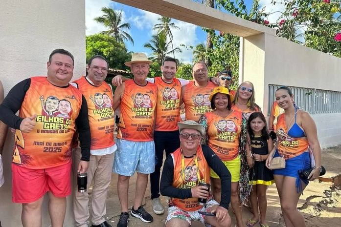 Prefeito Luciano prestigia carnaval no Clube do Servidor Municipal e visita arapiraquenses no Litoral Sul
