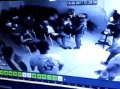 Dupla armada invade e rouba autoescola