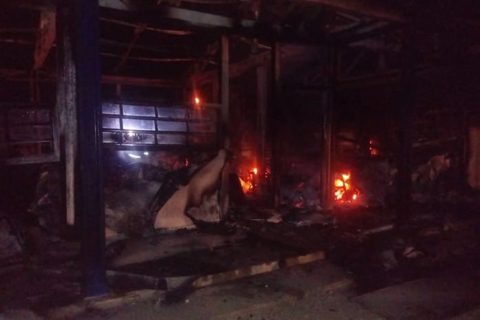 Fogo se alastrou na biblioteca e em algumas salas de aula