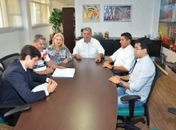 Prefeito de São Miguel dos Campos entrega PCCV ao Sindicato dos Servidores 