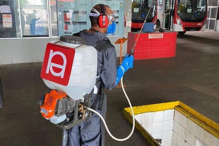 Covid-19: Prefeitura determina que empresas pulverizem terminais de ônibus