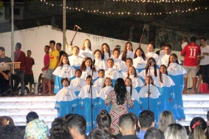 Programação de Natal atrai centenas de pessoas ao Bosque das Arapiracas