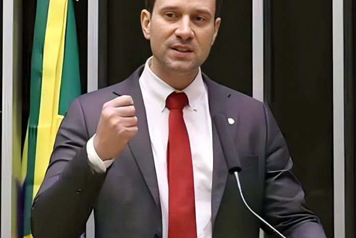 Deputado Daniel segue na Comissão de Educação e reitera seu compromisso em universalizar o ensino em tempo integral