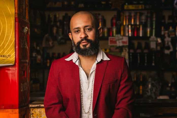 Janu lança disco repleto de latinidade em “10 Super Sucessos”