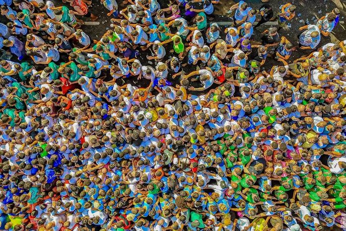 Fiéis lotam ruas de Belém para acompanhar procissão do Círio de Nazaré