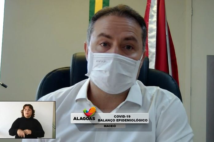 Renan Filho anuncia retorno das aulas presenciais para adultos a partir de segunda