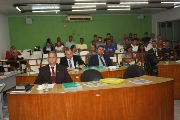 Câmara Municipal solicita de Teófilo relação de secretários