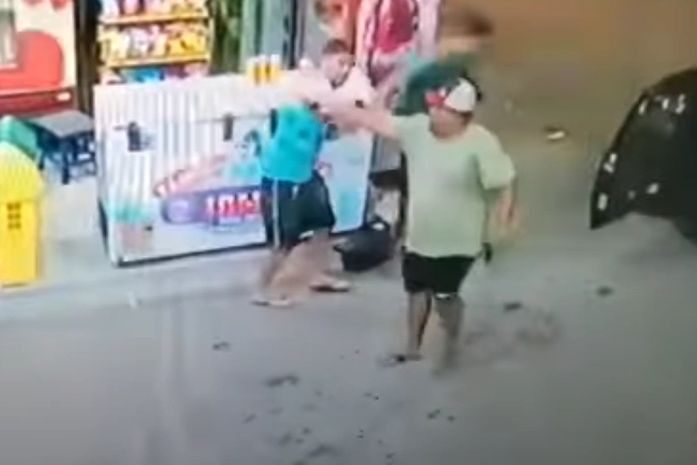 Câmeras registraram momento em que homem atira contra o frentista.