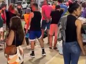 Jovem é baleado em tentativa de assalto na orla da Pajuçara; criminosos fogem e vítima vai ao HGE