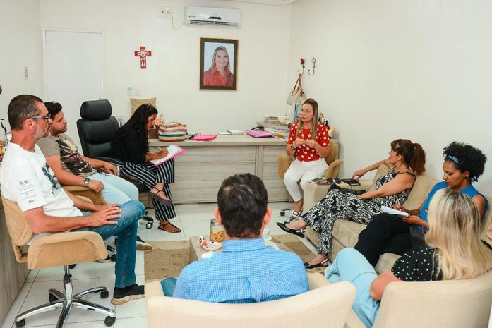 Prefeita Santana Mariano se reúne com diretor de cinema e equipe de produção