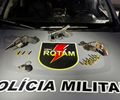 PM apreende três armas em carro após motorista desobedecer à ordem de parada em Maceió