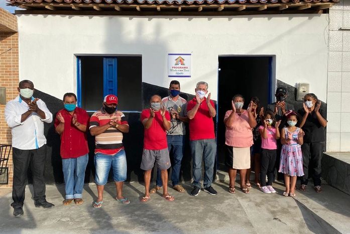 Projeto Habitacional: Prefeito de Ibateguara entrega mais uma casa com recursos próprios