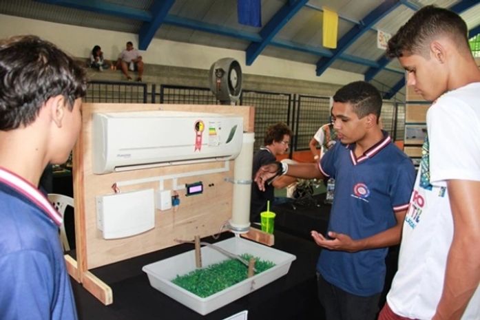 Escolas estaduais levam 17 projetos para Feira de Ciência e Tecnologia em Recife