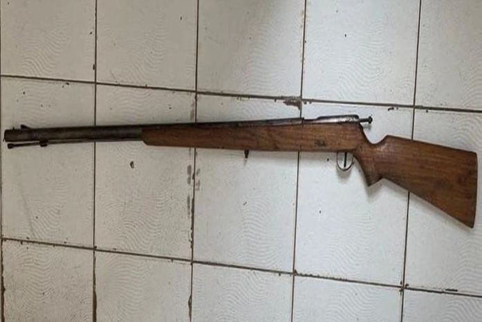 Polícia Civil cumpre mandados, apreende arma e prende homem acusado de crimes sexuais em São Brás-AL