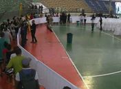 Fãs de Gabriel Diniz fazem fila para ver caixão com o corpo do cantor em velório