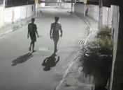 Vídeo: motorista por app tem moto roubada por trio ao passar em quebra-mola em Maceió