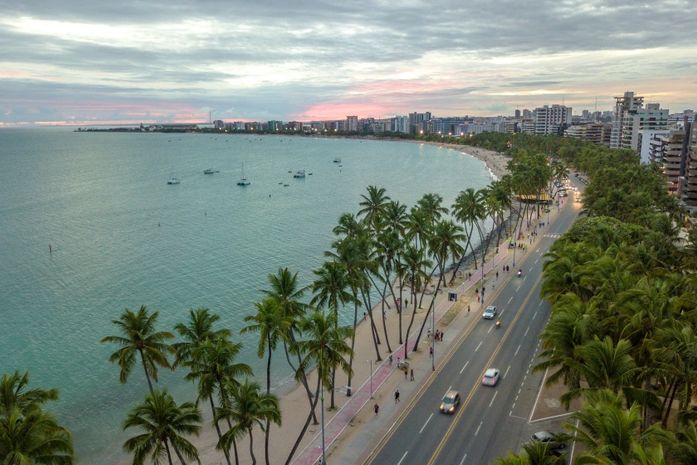 Maceió e Portugal são os destinos mais vendidos para os feriados em 2023, aponta levantamento