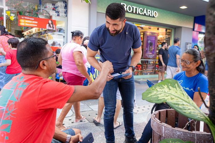Fabio Costa presta contas à população no centro de Maceió e destaca ações em áreas essenciais