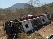 Motorista diz não lembrar momento do acidente com ônibus que tombou e matou 16 romeiros em AL