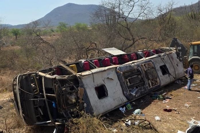 Motorista diz não lembrar momento do acidente com ônibus que tombou e matou 16 romeiros em AL