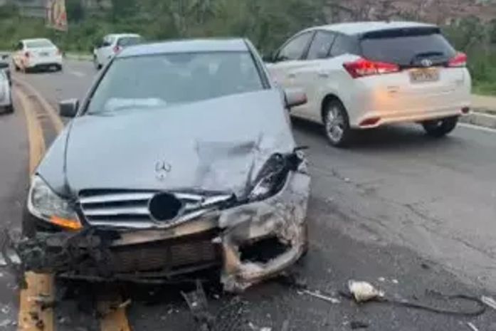 Acidente envolvendo quatro carros deixou um ferido em Maceió