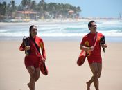 Adolescentes são resgatados pelos Bombeiros após afogamento na praia do Francês