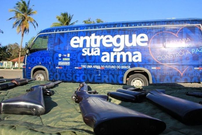 Governo inaugura micro-ônibus para entrega voluntária de armas na segunda-feira
