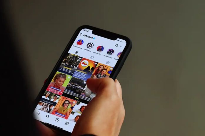Redes sociais causam polarização e isolamento político em jovens