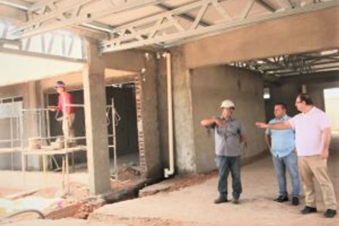 Prefeito Luciano acompanha obras de construção de creche no Residencial Agreste