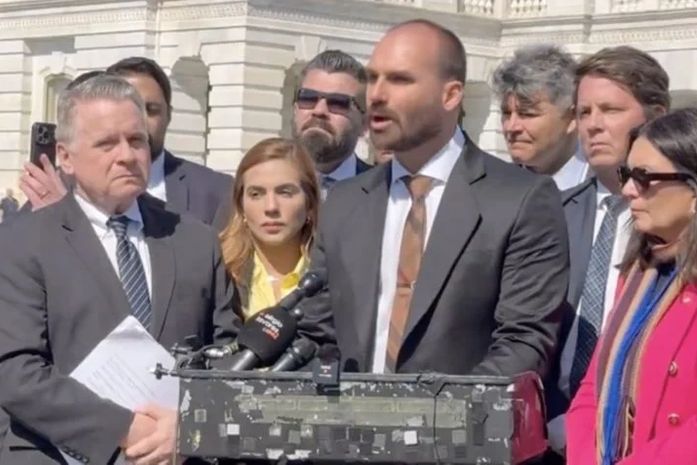 Vagabundos da extrema direita agora defendem que EUA invadam o Brasil