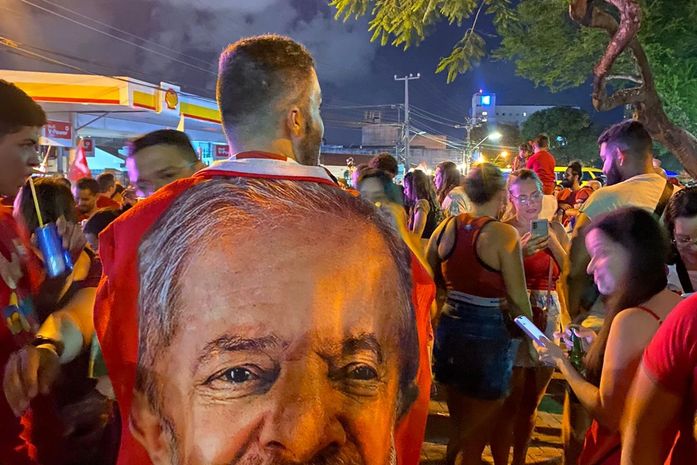 Alagoanos comemoram vitória de Paulo Dantas e Lula na Pajuçara, em Maceió