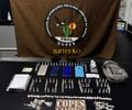 PM apreende arma e flagra tráfico de drogas em Penedo e Piranhas