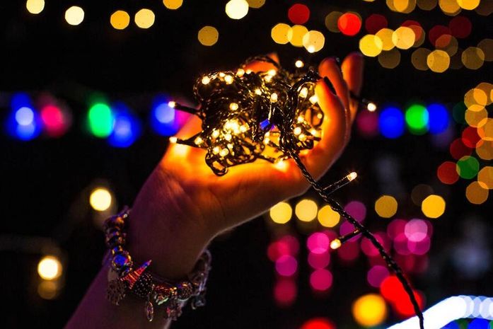 Confira como economizar energia elétrica na decoração natalina