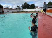 Piranhas oferece natação gratuita para crianças e adolescentes 
