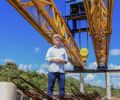 Sobre o primeiro vão já concretado, Ronaldo Lopes constata avanço das obras da Ponte Penedo-Neópolis