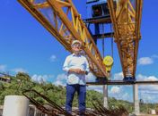 Sobre o primeiro vão já concretado, Ronaldo Lopes constata avanço das obras da Ponte Penedo-Neópolis