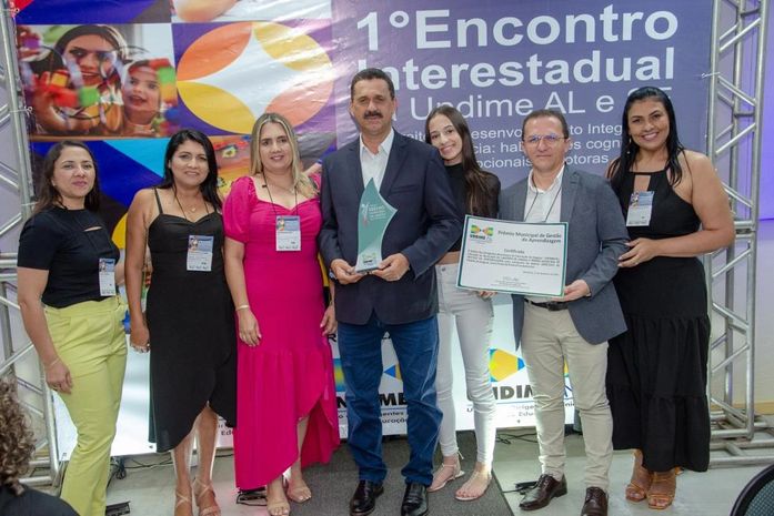Educação de Limoeiro de Anadia recebe premiação da Undime e se destaca entre os 10 municípios de AL com melhores notas no IDEB