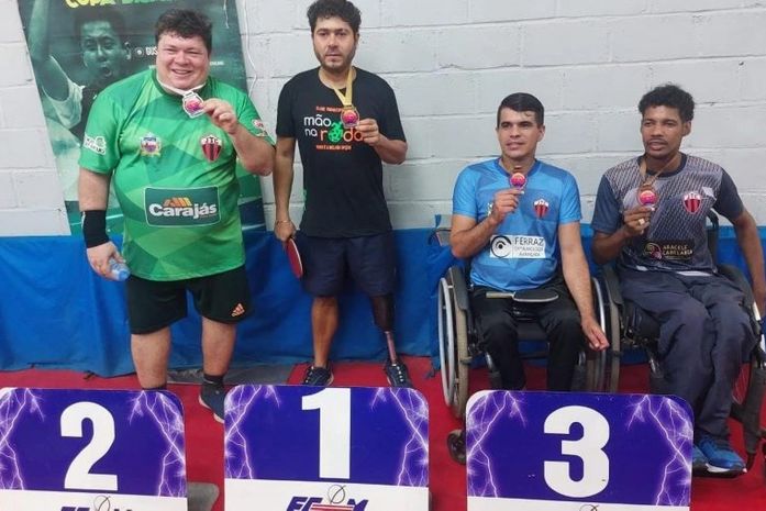 Atletas paralímpicos de Arapiraca conquistam pódio em campeonatos de natação e tênis de mesa, em Maceió