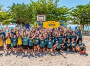 Prefeitura e Sesc promovem atividades físico-esportivas nas quadras de areia da Pajuçara