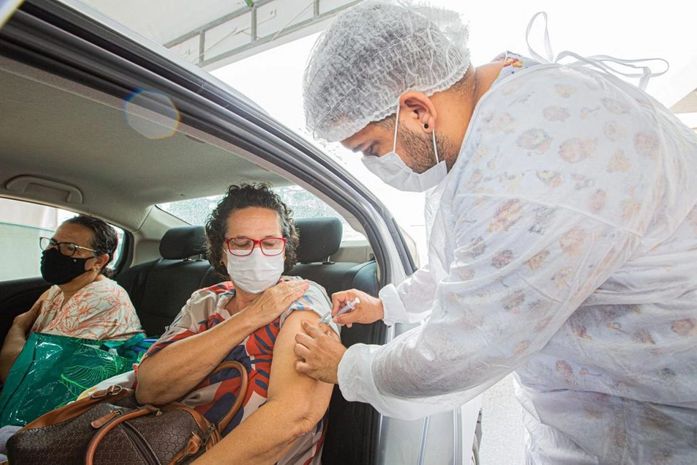 Arapiraca começa a vacinar pessoas com 46 anos ou mais contra a Covid-19 nesta terça (22)