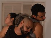 Teatro da Poesia apresenta espetáculo sobre o significado do abraço nesta terça-feira (14), em Maceió
