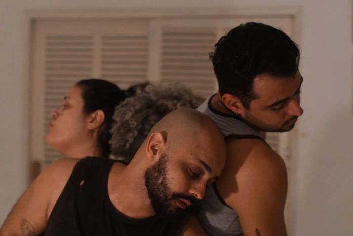 Teatro da Poesia apresenta espetáculo sobre o significado do abraço nesta terça-feira (14), em Maceió