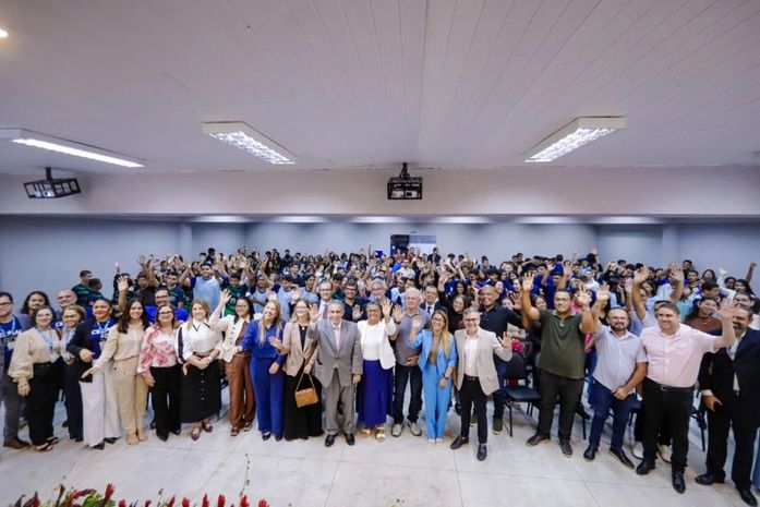 Alunos da Rede Municipal participam de palestra sobre a importância do voto e prefeita Tia Júlia prestigia o momento