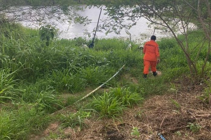 Corpo de homem é retirado de lago em região da usina Utinga Leão